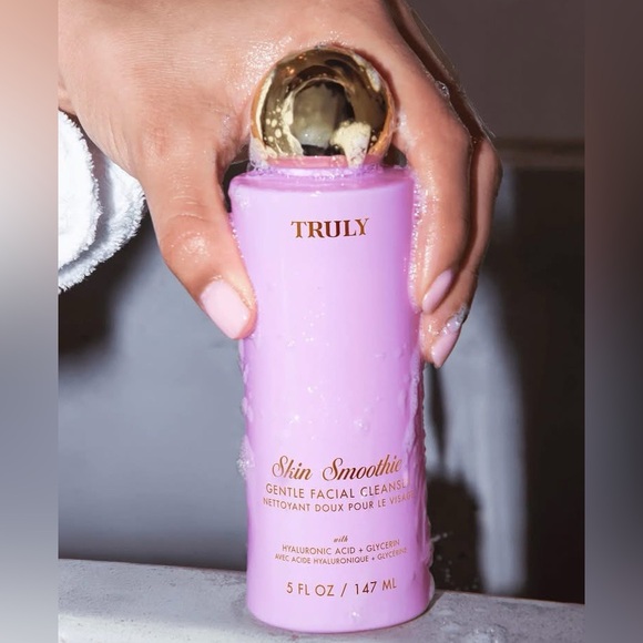 TRULY Skin Smoothie Gentle Facial Cleanser - Picture 8 of 9